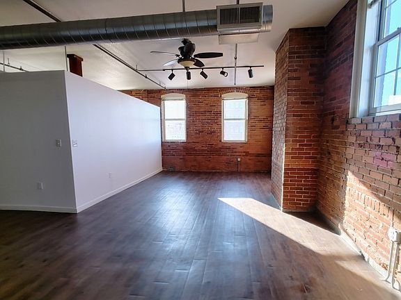 3rd image of 204 Walnut St #506