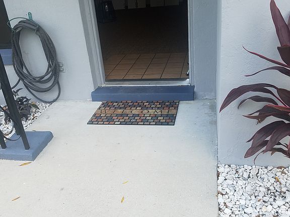 2nd image of 423 Lake Daisy Dr