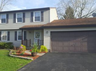 4060 Elaine Cir, Liverpool, NY 13090