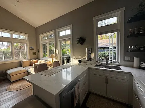 86 Walnut Ave — Photo 2