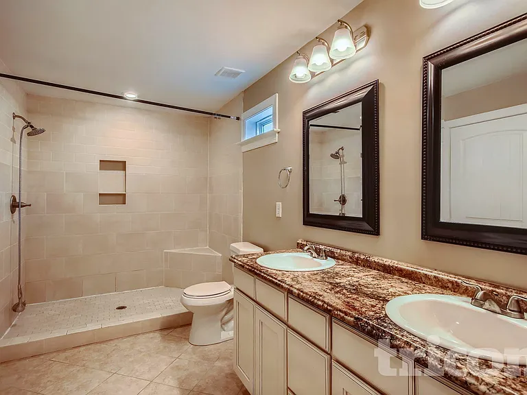 247 Young Ave SW — Photo 7