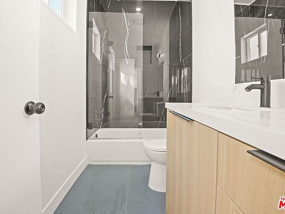 2nd image of 1709 S Burnside Ave #17091/2