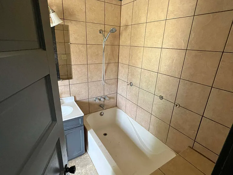 1612 Clifton Ave — Photo 6