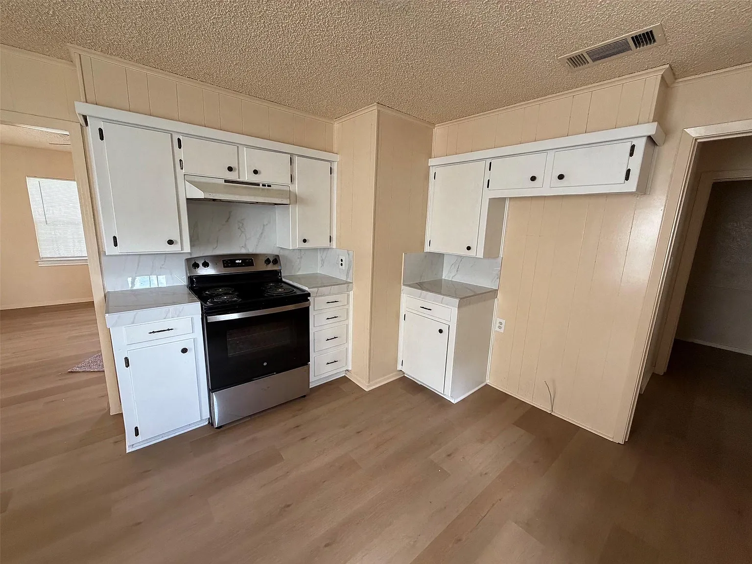 2 bed, 920 sqft, $1,425 — Photo 3