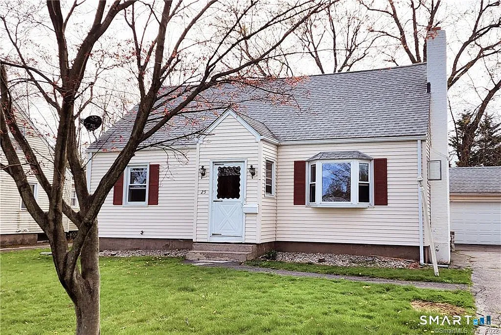4 bed, 2.0 bath, 1488 sqft, $3,300 — Photo 1
