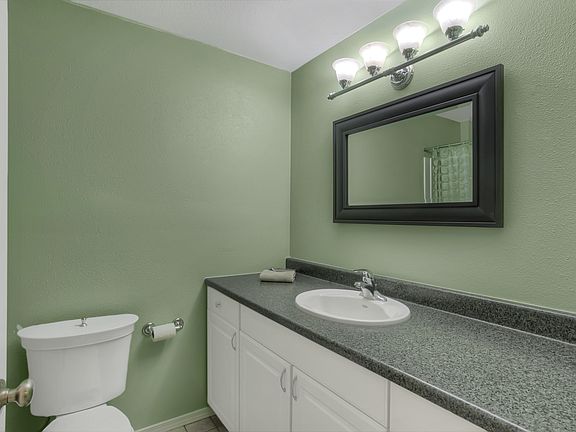 4th image of 2297 Lakemoor Dr SW