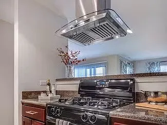 Photo 2 of 9 - 3129-3131 W Augusta Blvd #3131-2R - Chicago, IL Building Photo - 3129-3131 W Augusta Blvd #3131-2R
