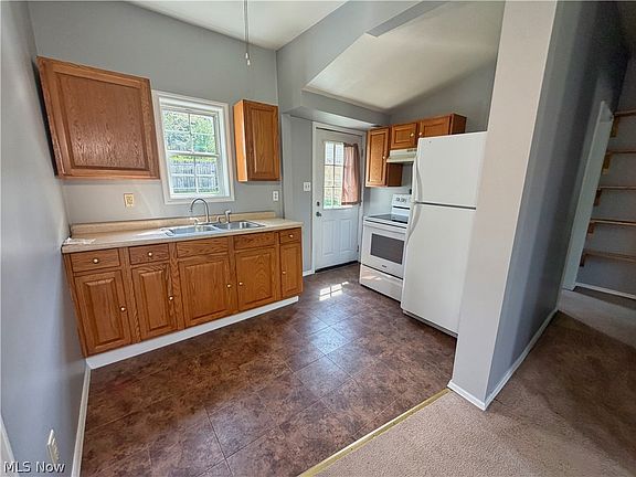 5th image of 1310 Riverview St