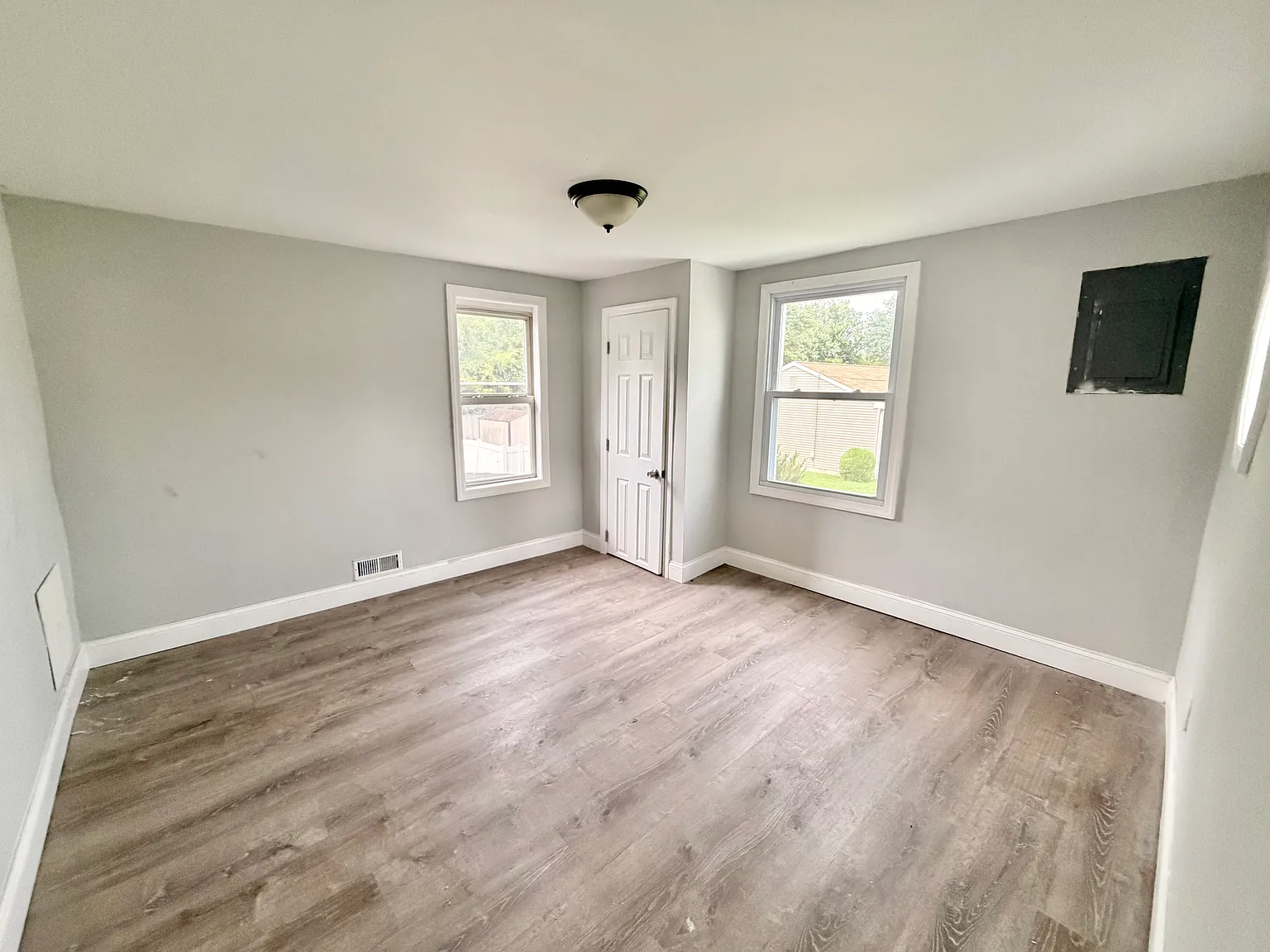 3 bed, $1,650 — Photo 2