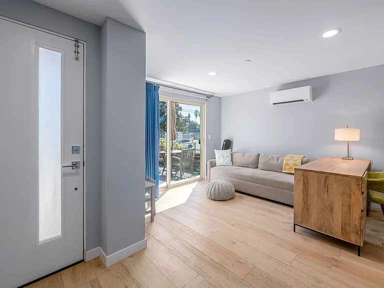 1407 Bates Ave — Photo 13