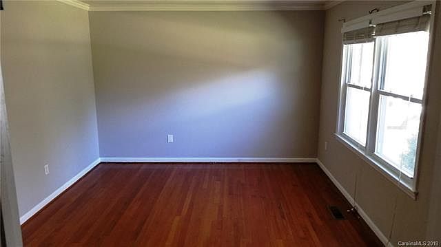 2nd image of 1080 Oakmont Dr