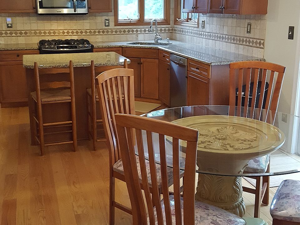 2nd image of 82 Fox Chase Ln