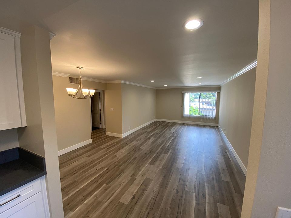 1st image of 1366 E Garfield Ave #9