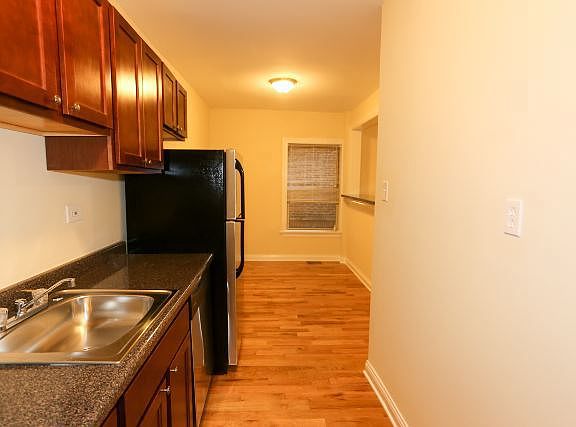 4th image of 626 W Barry Ave APT 1N