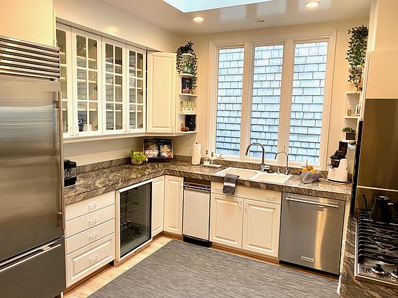 4th image of 205 West St #1