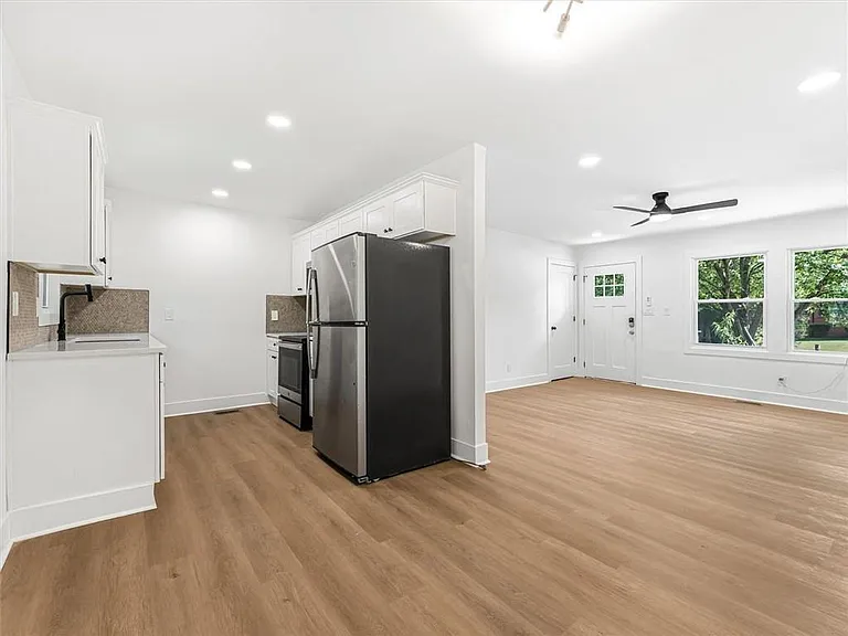 454 Oak Dr SE — Photo 8