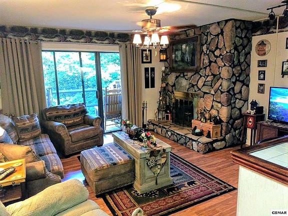 2nd image of 1081 Cove Rd #U613