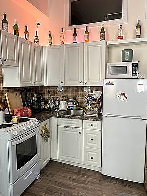 4th image of 231 E 50th St APT 2