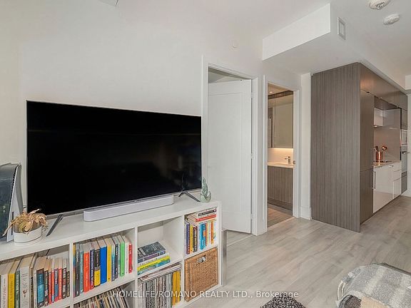 5th image of 1 Edgewater Dr #823