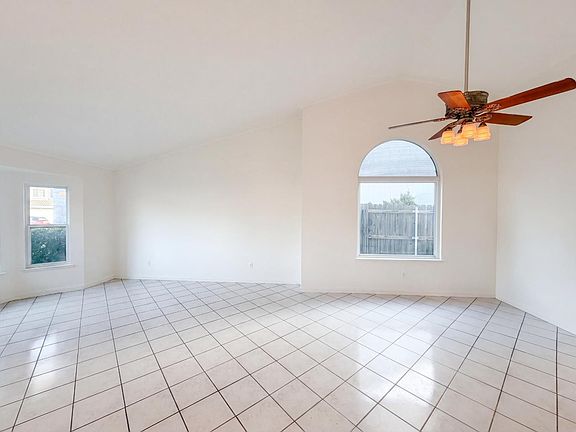 3rd image of 113 Bittercreek Dr