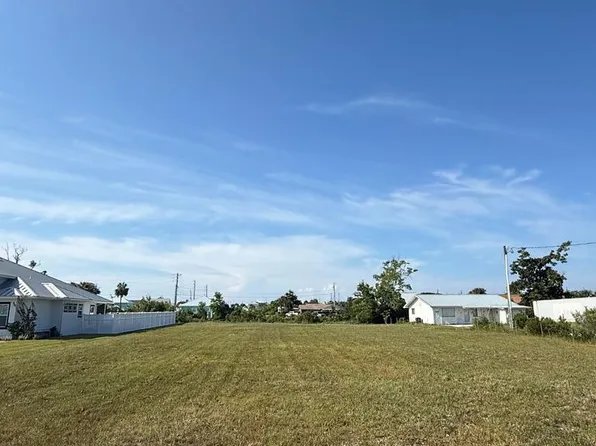 53 1st St, Mexico Beach, FL 32456