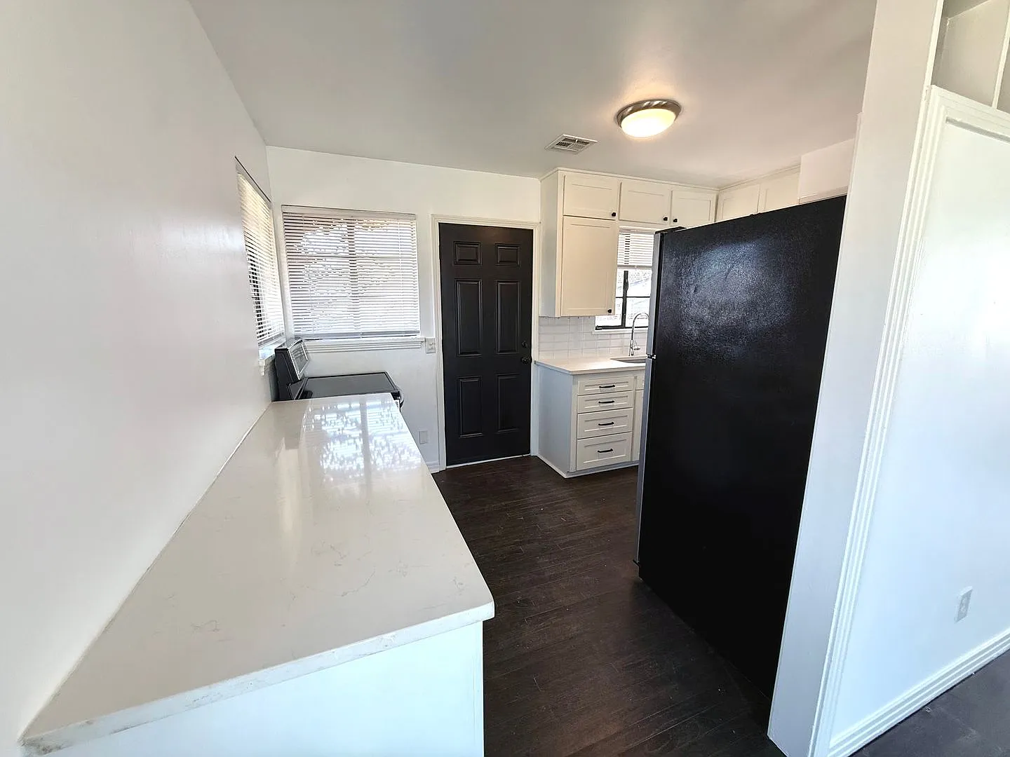 Updated 1BD 1BA Home in Douglas Place!! — Photo 3