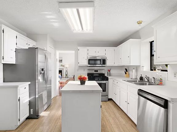 2nd image of 2219 Logan Dr