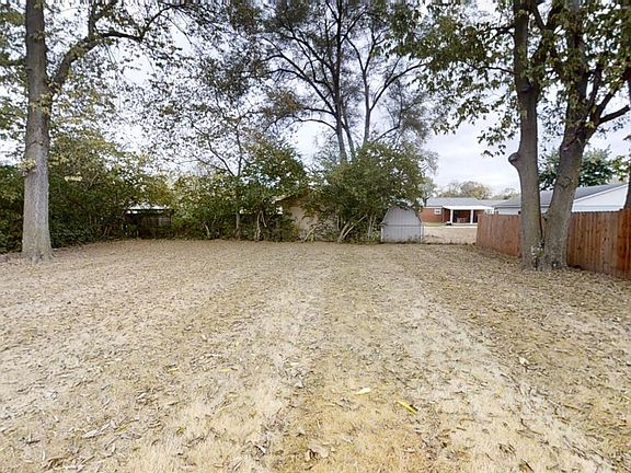 3rd image of 100 Lindale Dr
