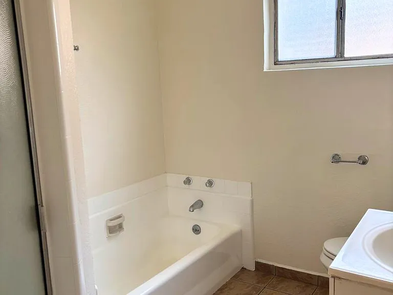 10942-10948 Crenshaw Blvd (Hexagon Eagles LLC) — Photo 6
