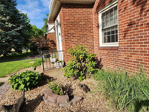4th image of 2648 Benton St