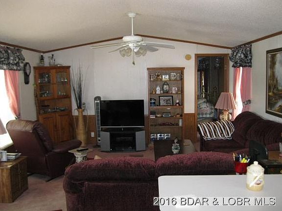 3rd image of 219 Shady Oaks Cir