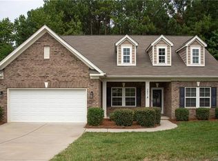 3601 Savannah Hills Dr, Matthews, NC 28105