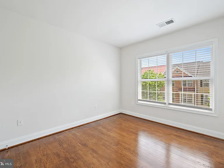 8342 Broderick Cir — Photo 22