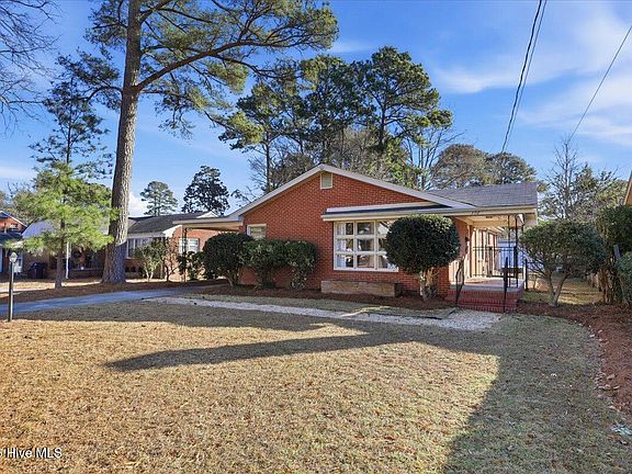 3rd image of 308 S Oleander Avenue