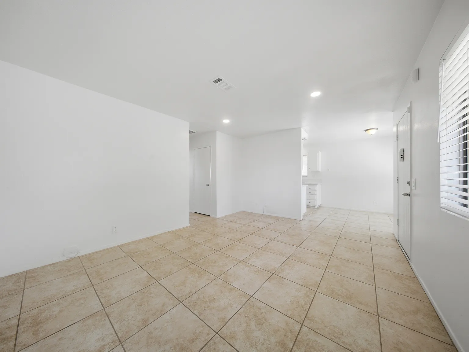 2 bed, 801 sqft, $2,400 — Photo 4