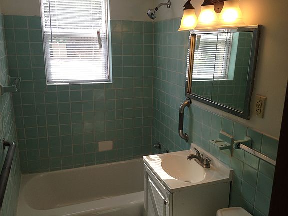 3rd image of 903 Oakdale Ave APT 1