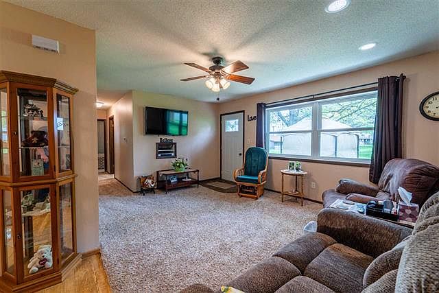 1st image of 104 E Ave