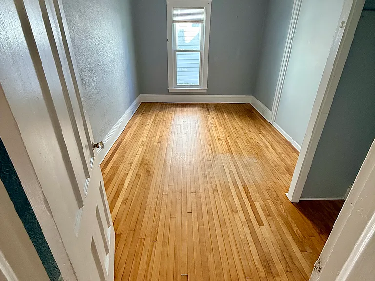 115 Flower Ave W #1 — Photo 7