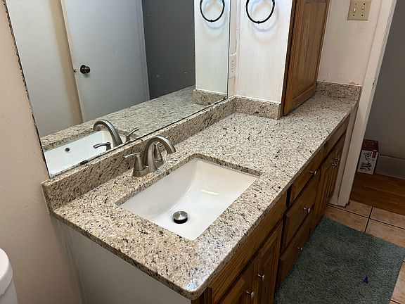 4th image of 4422 Edinburgh Dr
