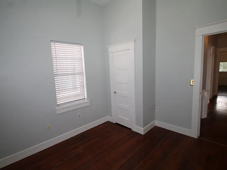 214 E 40th St #B — Photo 9