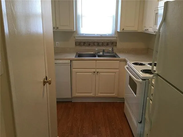 223 East Ave #B — Photo 4