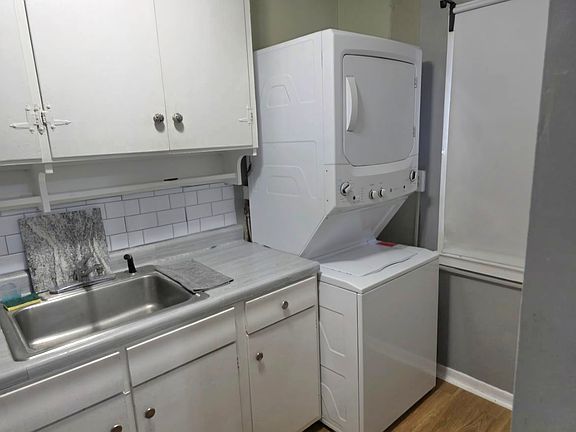 2nd image of 95 Elmhurst St