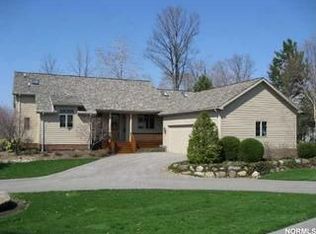 428 Chipping Ln, Chagrin Falls, OH 44023
