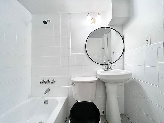 4th image of 34 Bethune St APT 1F