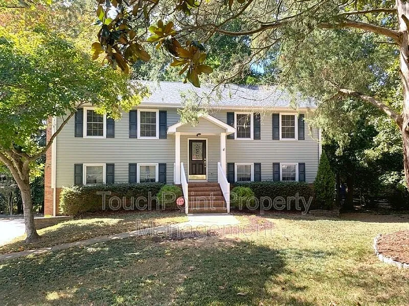4 bed, 2.5 bath, 2220 sqft, $2,395 — Photo 1