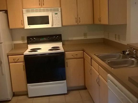 2nd image of 940 Village Trl Unit 8-104