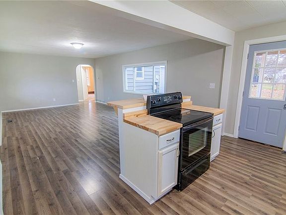 5th image of 412 Vasbinder Dr