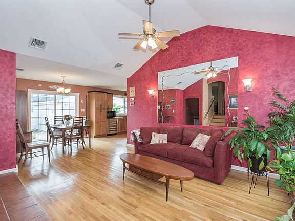 4th image of 3584 Ladonia St