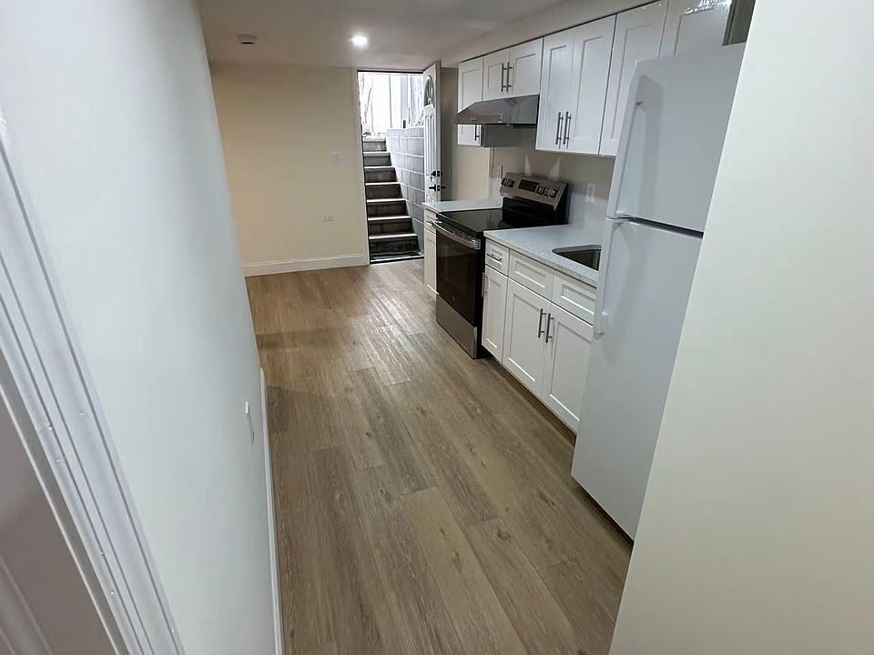 2nd image of 11018 106th St