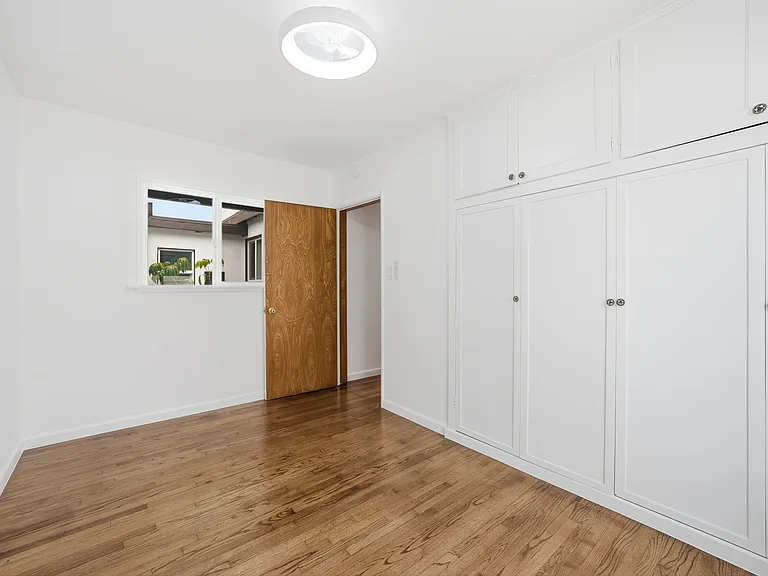 1326 Gates Ave — Photo 17
